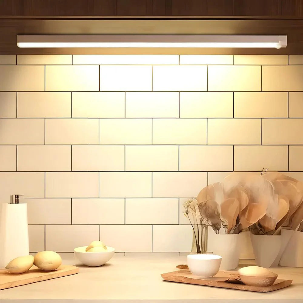 Luminária LED Barra com Sensor de Movimento - Recarregável e Fácil Instalação